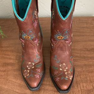 Shyanne Little girls size 11 boots